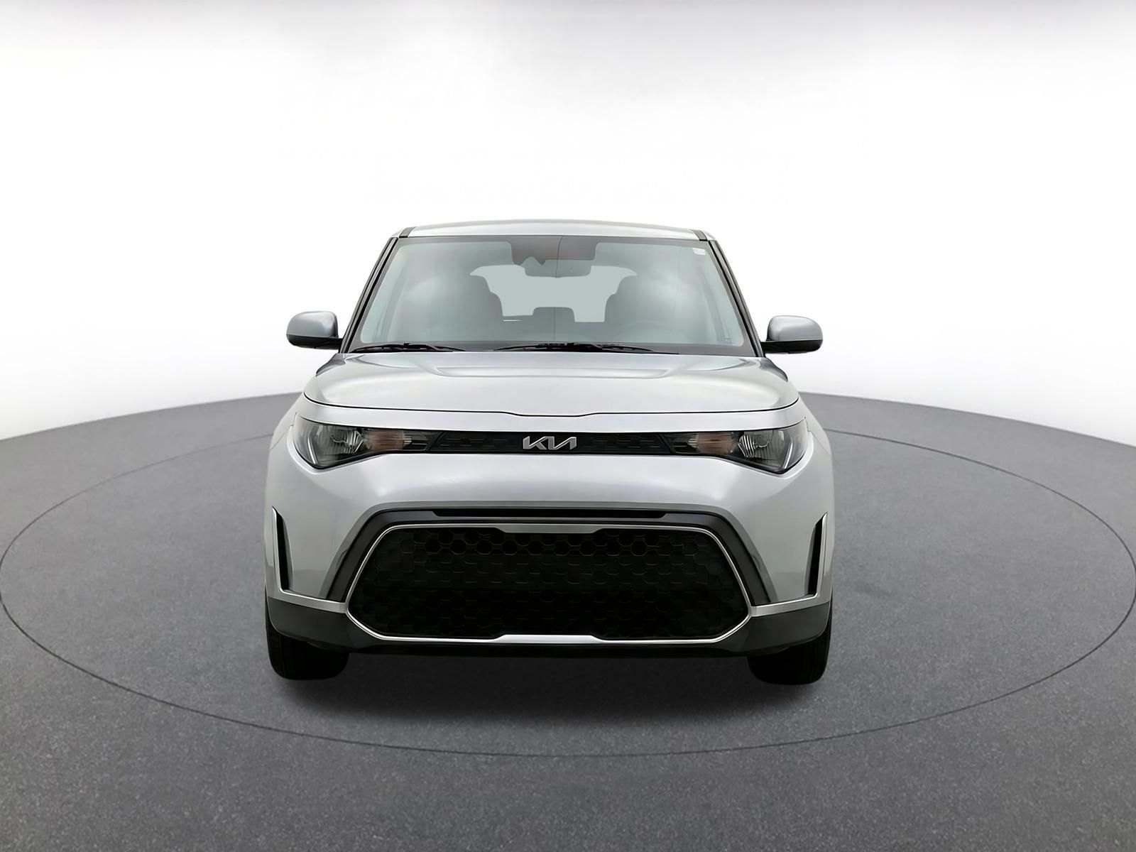 Used 2025 Kia Soul LX w/ LX Technology Package FWD image 2