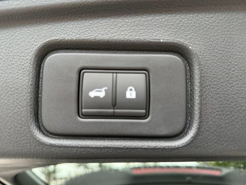 New 2025 Nissan Pathfinder SV image 10