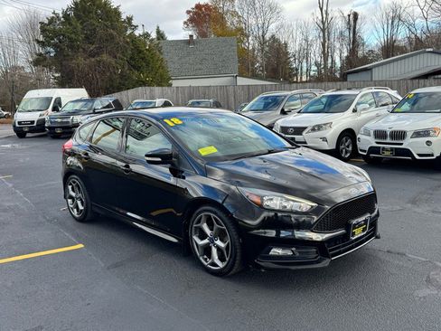 Used 2018 Ford Focus ST image 3