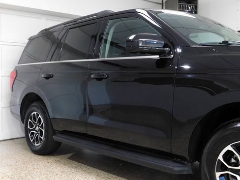 Used 2024 Ford Expedition XLT image 13
