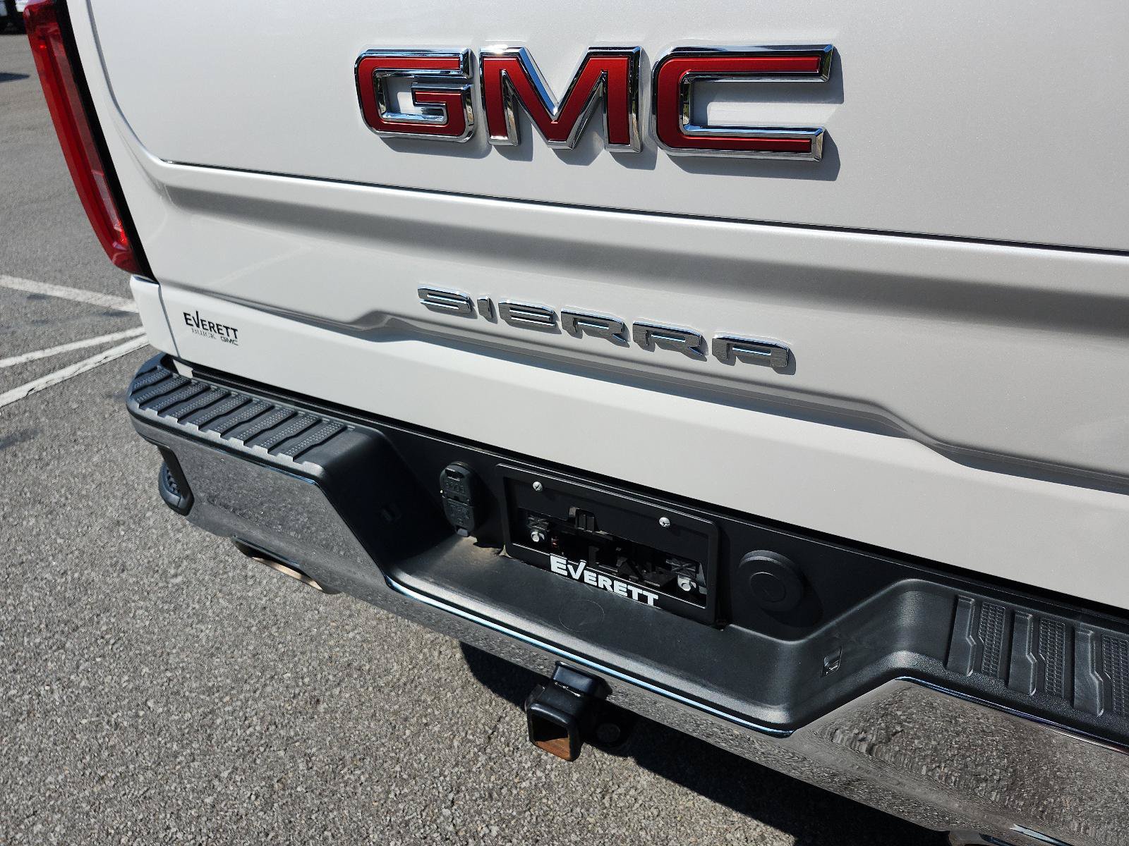 Used 2023 GMC Sierra 1500 SLT w/ SLT Premium Package AWD/4WD image 4