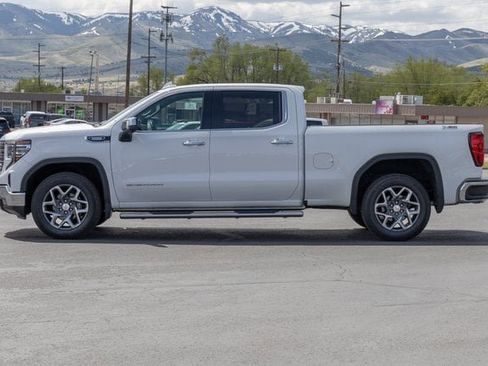 Used 2022 GMC Sierra 1500 SLT w/ SLT Convenience Package image 3
