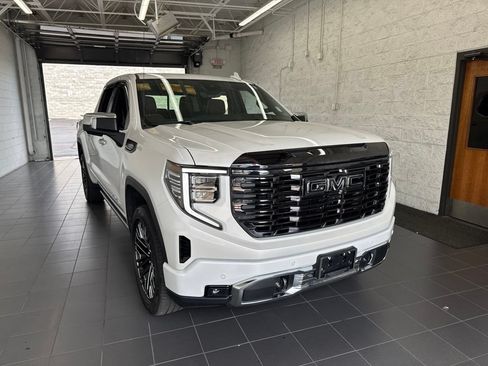 Used 2022 GMC Sierra 1500 Denali Ultimate AWD/4WD image 2