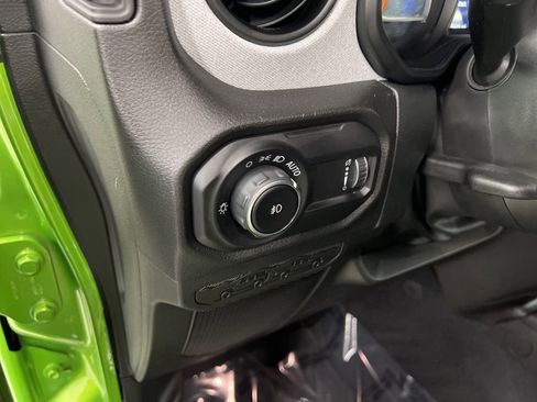 Used 2025 Jeep Wrangler Sport S image 19