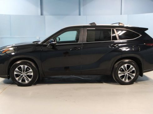 Used 2025 Toyota Highlander XLE AWD/4WD image 33