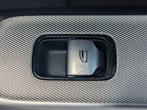 Used 2023 Mercedes-Benz GLC 300 image 35