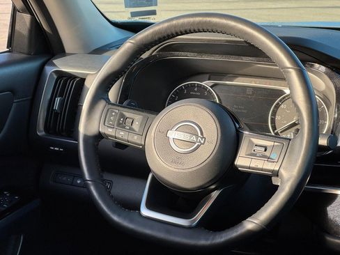 Used 2025 Nissan Pathfinder SL image 13