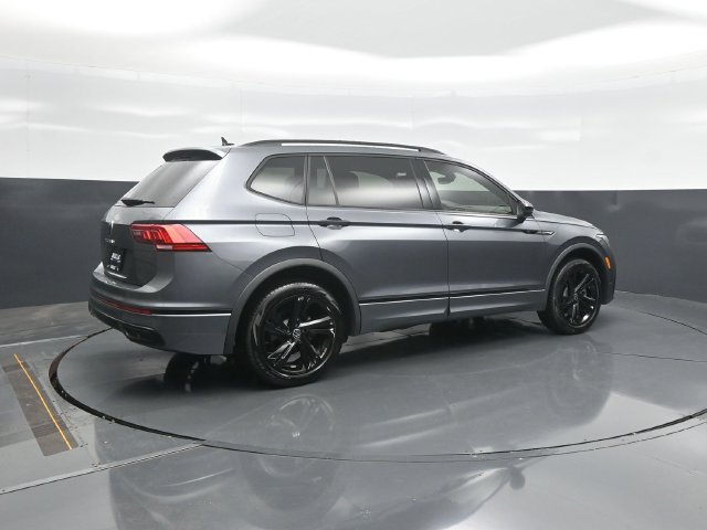 Used 2023 Volkswagen Tiguan SE R-Line FWD image 7