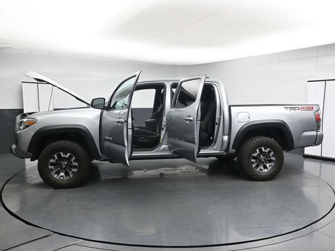 Used 2022 Toyota Tacoma TRD Off-Road w/ Technology Package AWD/4WD image 39