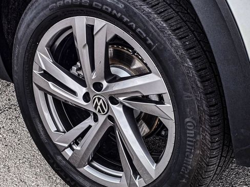 Used 2024 Volkswagen Atlas Cross Sport SEL R-Line AWD/4WD image 8