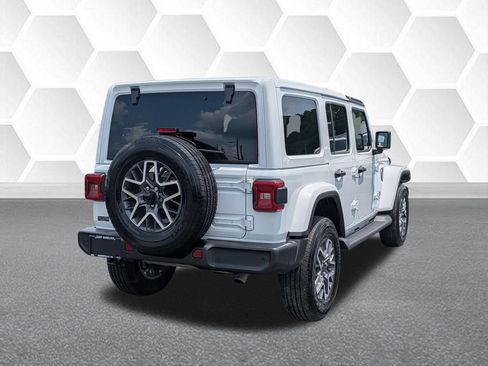 Certified 2025 Jeep Wrangler Unlimited Sahara AWD/4WD image 3