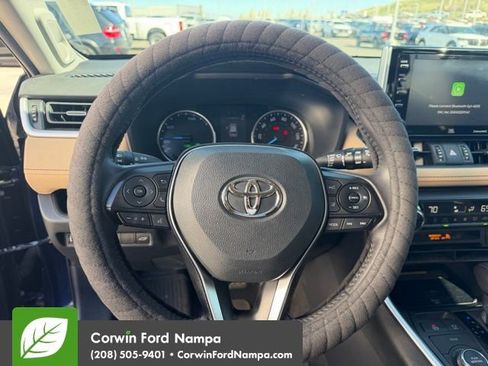 Used 2021 Toyota RAV4 XLE Premium image 10