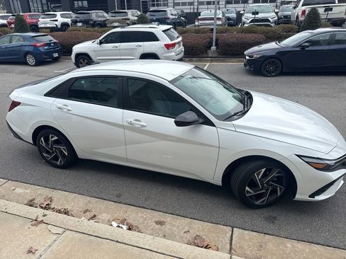 Used 2025 Hyundai Elantra Sport image 9