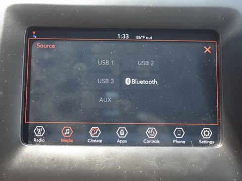 Used 2020 Jeep Cherokee Latitude Plus w/ Cold Weather Group AWD/4WD image 28