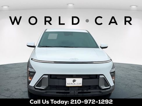 Used 2024 Hyundai Kona SE AWD/4WD image 2