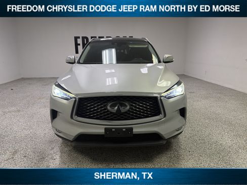 Used 2019 INFINITI QX50 Luxe w/ Navigation Package FWD image 2