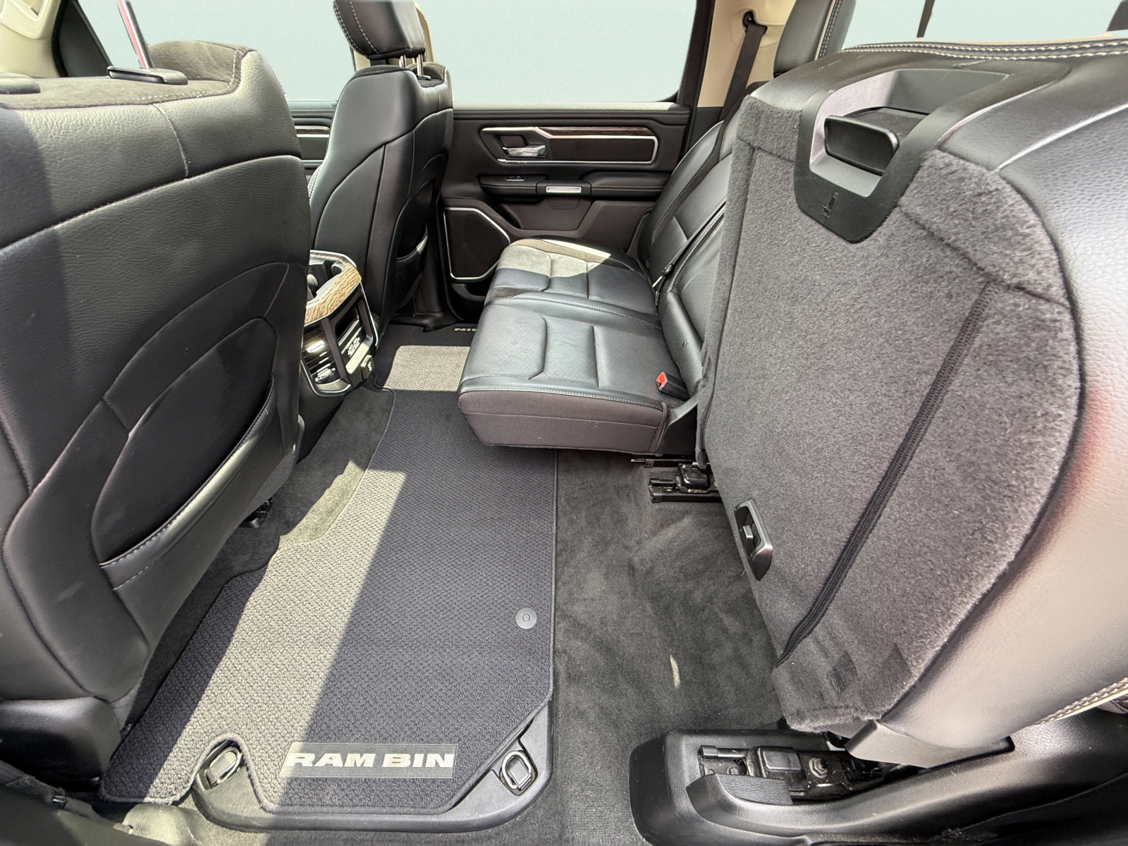 Used 2020 RAM 1500 Laramie AWD/4WD image 12