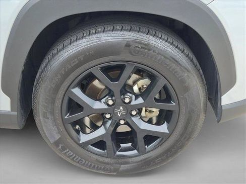 Used 2025 Toyota Corolla Cross L FWD image 23