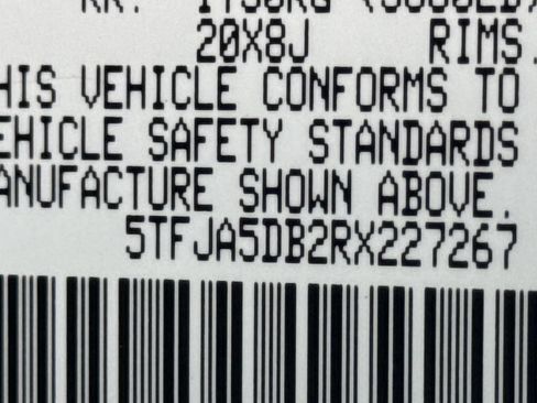 Used 2024 Toyota Tundra Limited AWD/4WD image 32