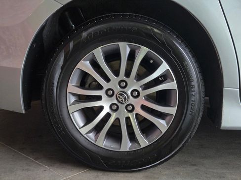 Certified 2020 Toyota Sienna XLE FWD image 4