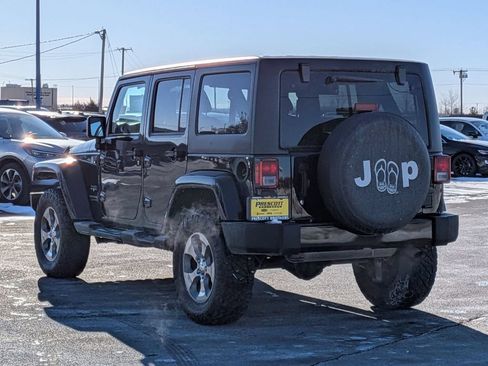 Used 2018 Jeep Wrangler Unlimited Sahara AWD/4WD image 5