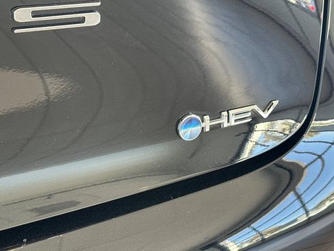 Certified 2024 Toyota Prius XLE FWD image 27