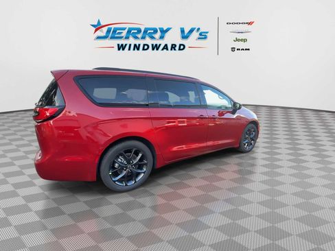 New 2026 Chrysler Pacifica Select w/ S Appearance Package image 8