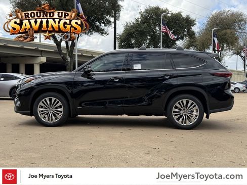 New 2026 Toyota Highlander Platinum image 6