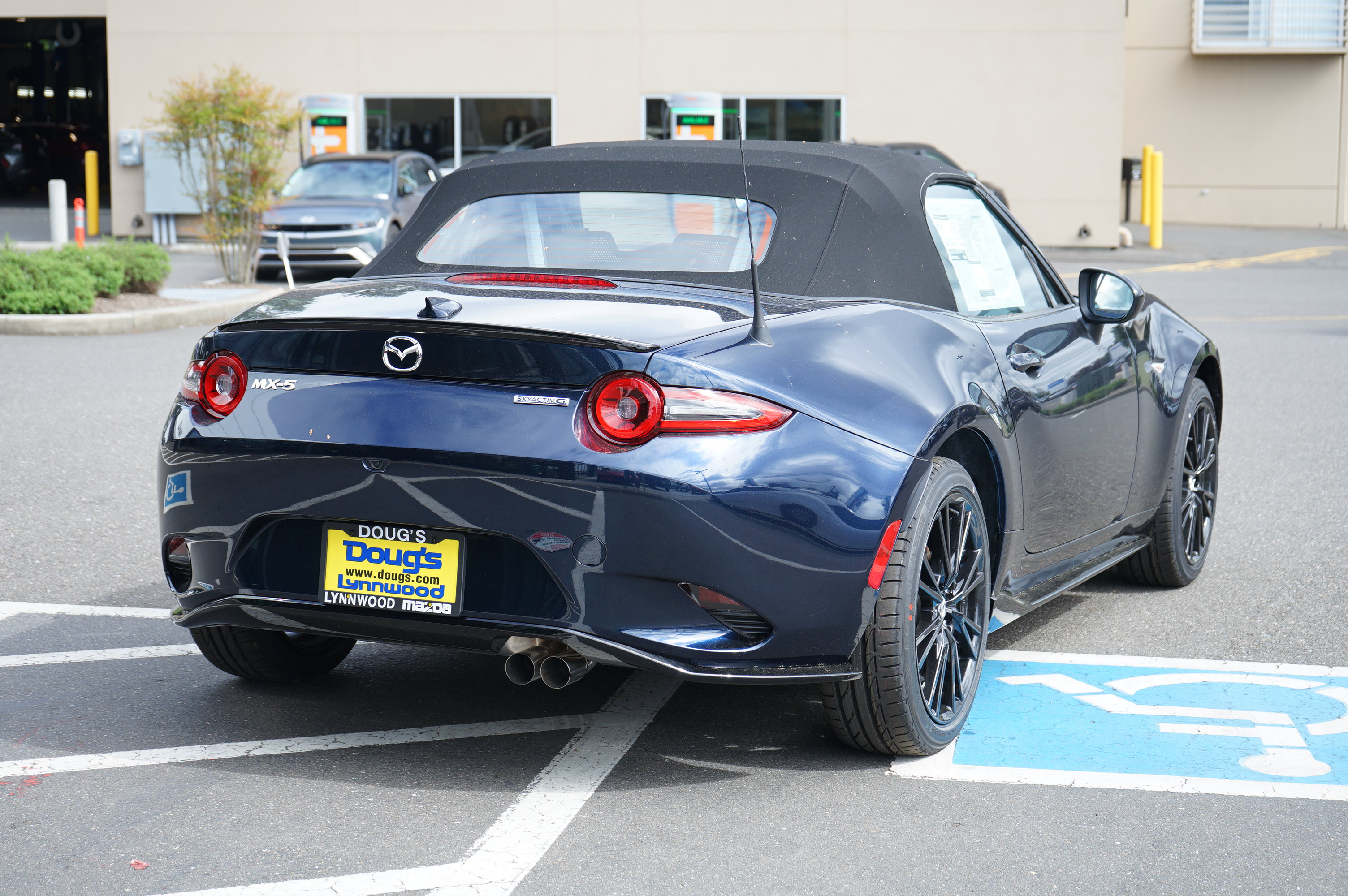 New 2026 MAZDA MX-5 Miata Club w/ Interior Package RWD image 4