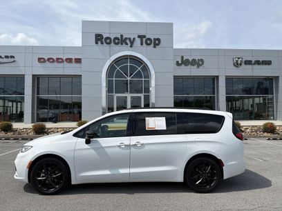 Used 2025 Chrysler Pacifica Limited