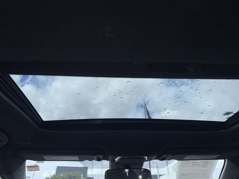 Used 2025 Toyota Corolla SE w/ SE Premium Package image 3