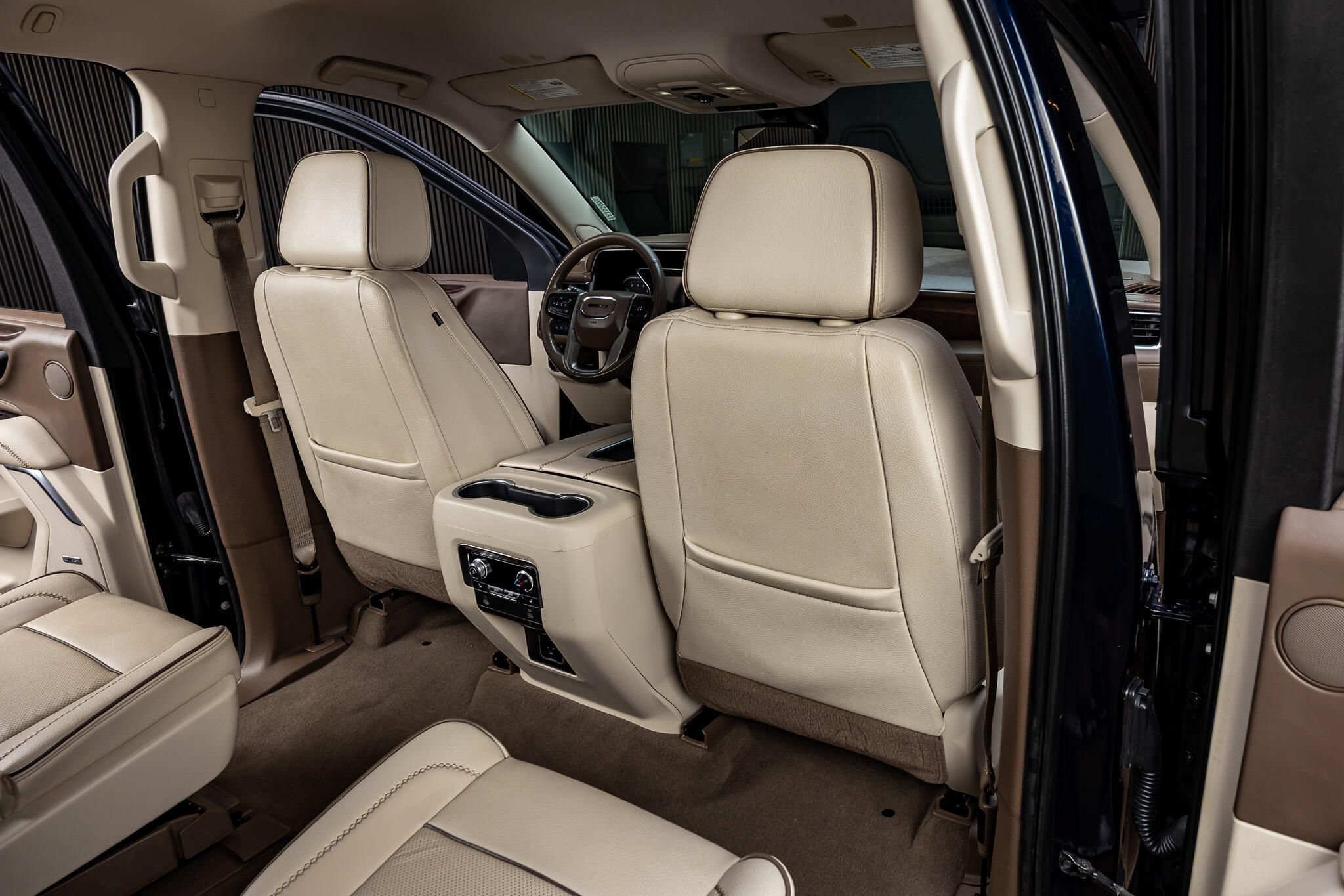Used 2021 GMC Yukon XL Denali RWD image 28