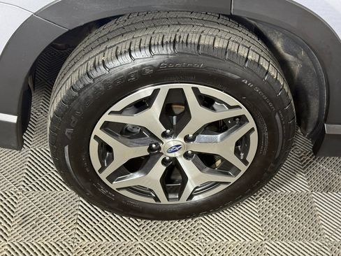 Used 2023 Subaru Forester Premium image 5