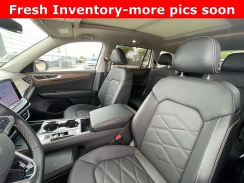 Used 2025 Volkswagen Atlas SE image 9