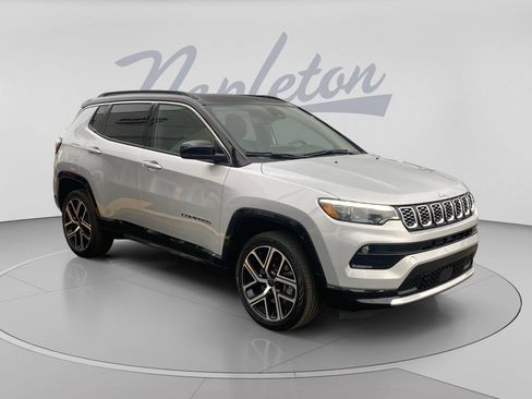 Used 2025 Jeep Compass Limited w/ Elite Group AWD/4WD image 3