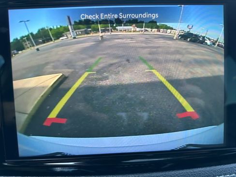 Used 2024 Chrysler Pacifica Limited FWD image 25