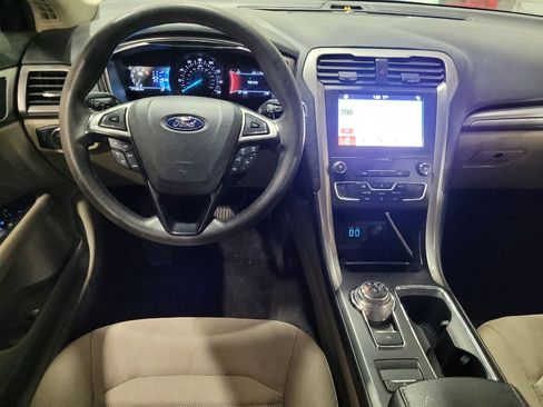 Used 2019 Ford Fusion SE FWD image 22