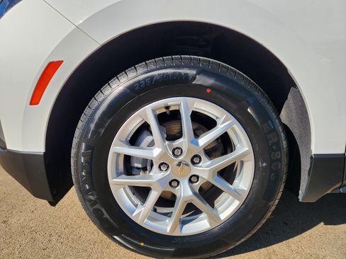 Certified 2024 Chevrolet Equinox LT image 11