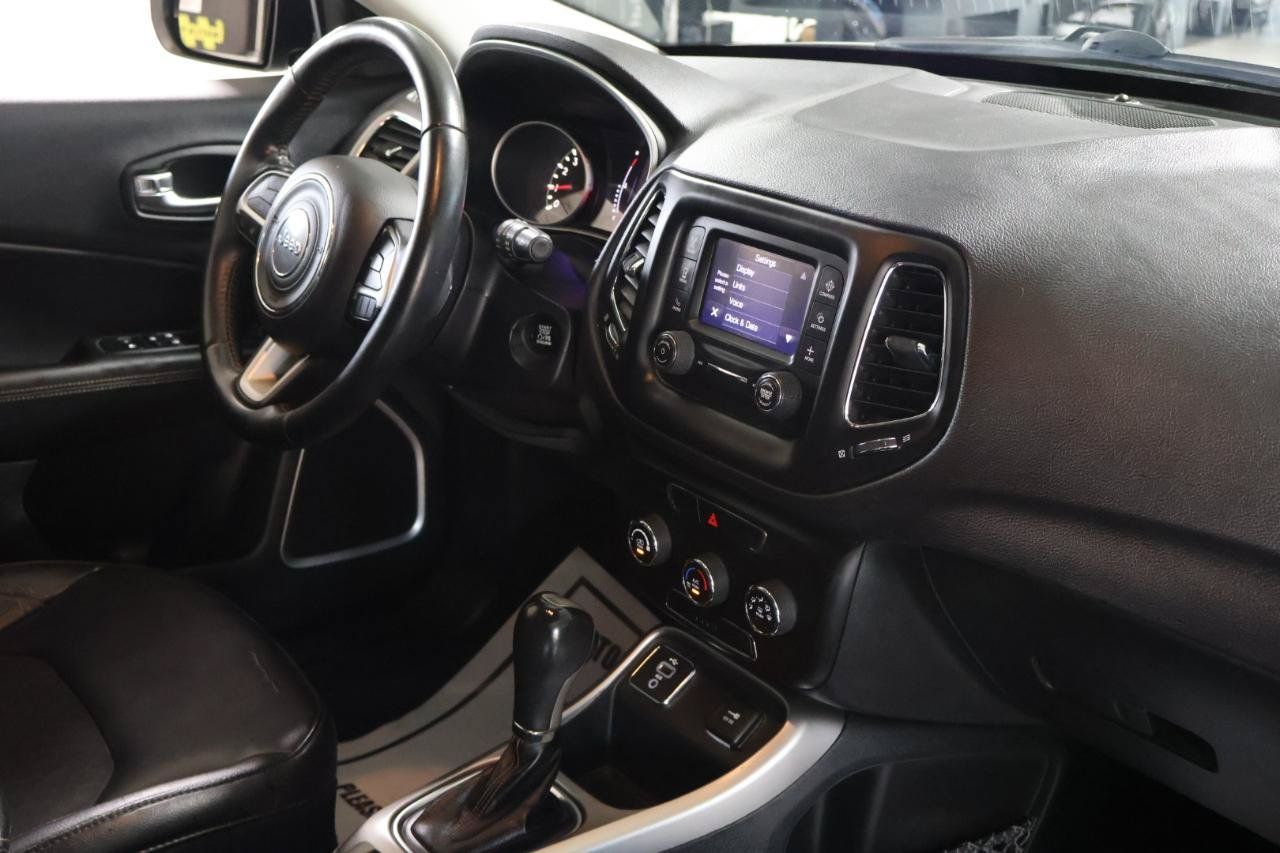 Used 2018 Jeep Compass Latitude FWD image 29
