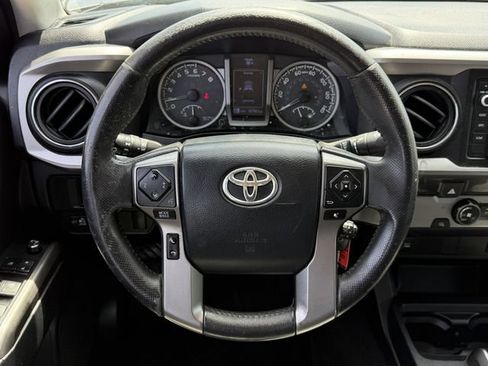 Used 2017 Toyota Tacoma SR5 w/ Tow Package RWD image 9