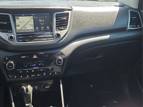 Used 2018 Hyundai Tucson Limited w/ Ultimate Package 02 image 17