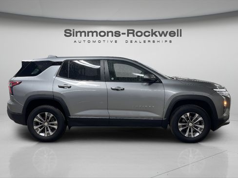 Used 2025 Chevrolet Equinox LT AWD/4WD image 6