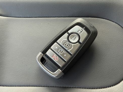 Used 2025 Ford Expedition Active AWD/4WD image 31