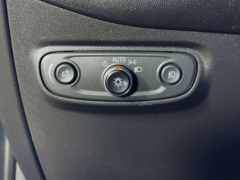 Used 2021 Chevrolet Equinox LT w/ Driver Convenience Package AWD/4WD image 11