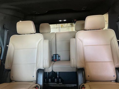Used 2021 Chevrolet Tahoe Premier w/ Premium Package AWD/4WD image 17