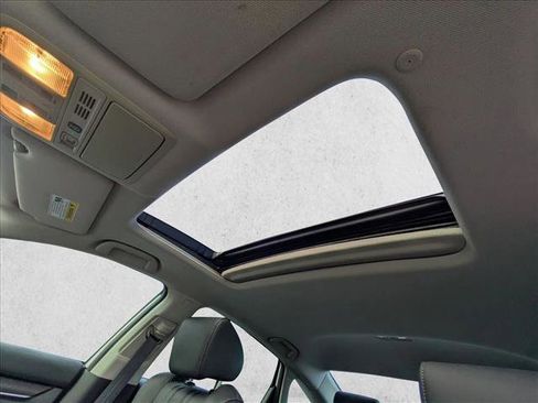 Used 2018 Honda Accord Touring image 15