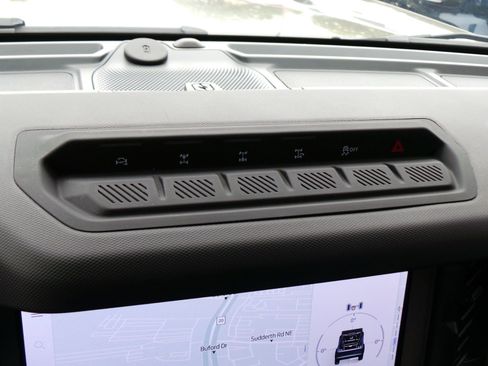 Used 2025 Ford Bronco Badlands AWD/4WD image 12