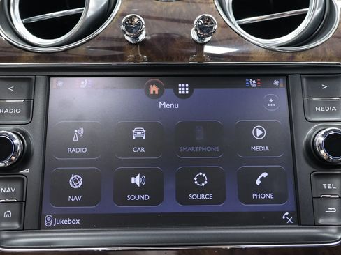 Used 2020 Bentley Bentayga Plug-In Hybrid AWD/4WD image 36