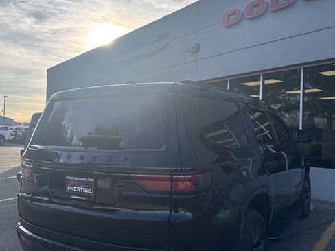 Used 2024 Jeep Wagoneer Series II image 4