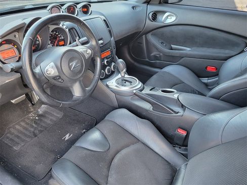 Used 2010 Nissan 370Z Touring image 6